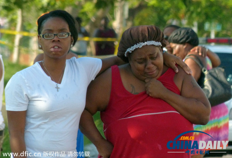 美国佛罗里达州发生枪击案 致2死10伤