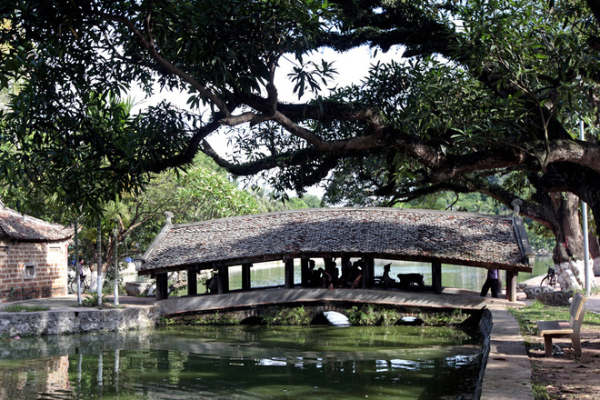 越南美丽的瓦顶木桥（组图）