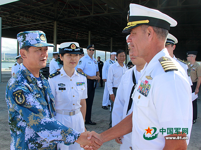 环太军演：中国海军参演舰艇编队抵达夏威夷珍珠港