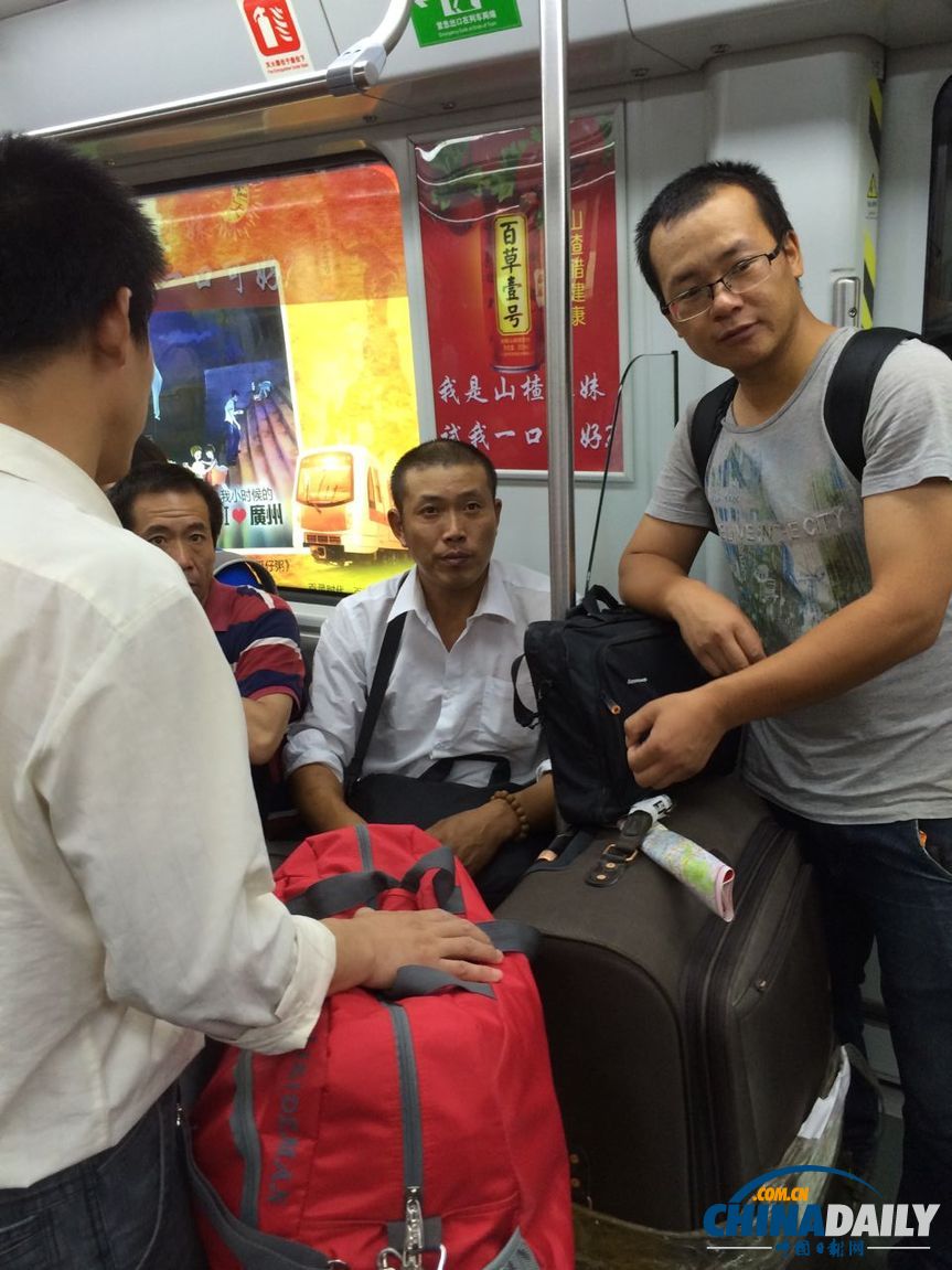 第一批从伊拉克撤回来的中国工人抵达广州