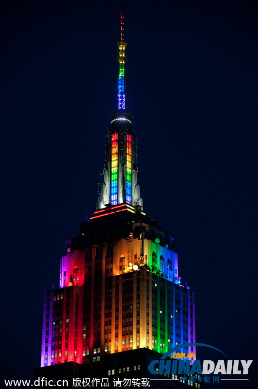 美国帝国大厦亮彩虹灯 庆祝纽约同性恋周