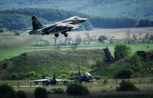俄媒：东部民间武装夺取一架苏25 开始组建空军