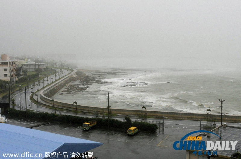 超强台风“浣熊”袭击日本 冲绳地区降暴雨