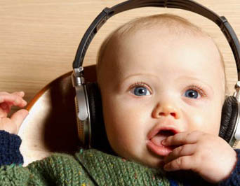 研究称听音乐使婴儿更愿帮助他人 更有团队精神