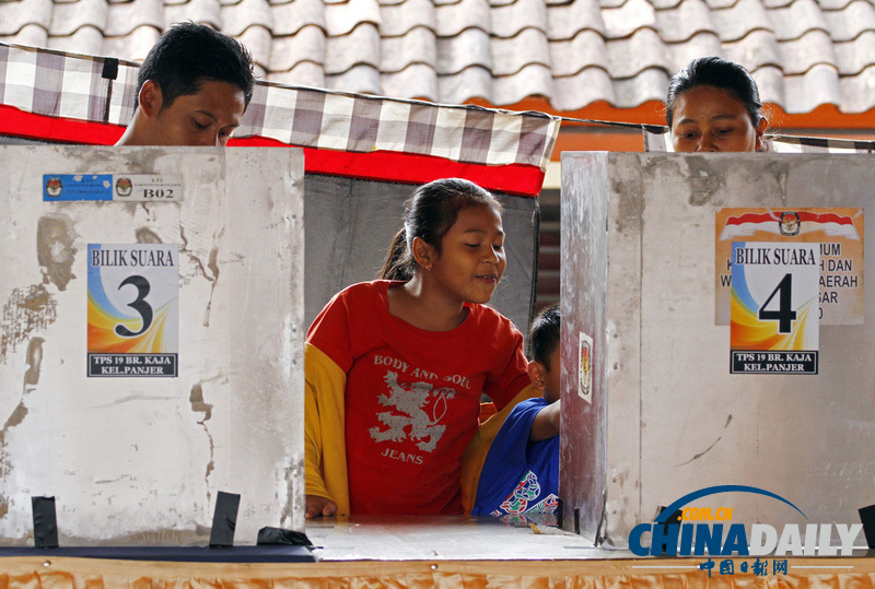 印尼逾1.9亿人开始投票选总统 两候选人胜负难测