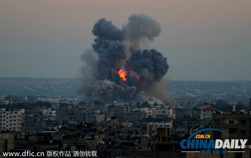 以色列持续加强对加沙空袭 多地浓烟四起