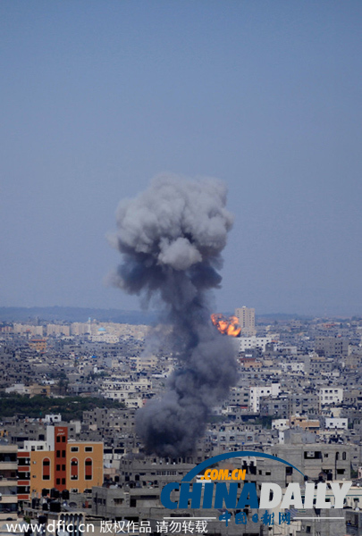以色列持续加强对加沙空袭 多地浓烟四起