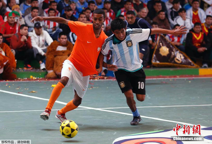 秘鲁举行监狱世界杯 山寨荷兰队夺“大力神金杯”