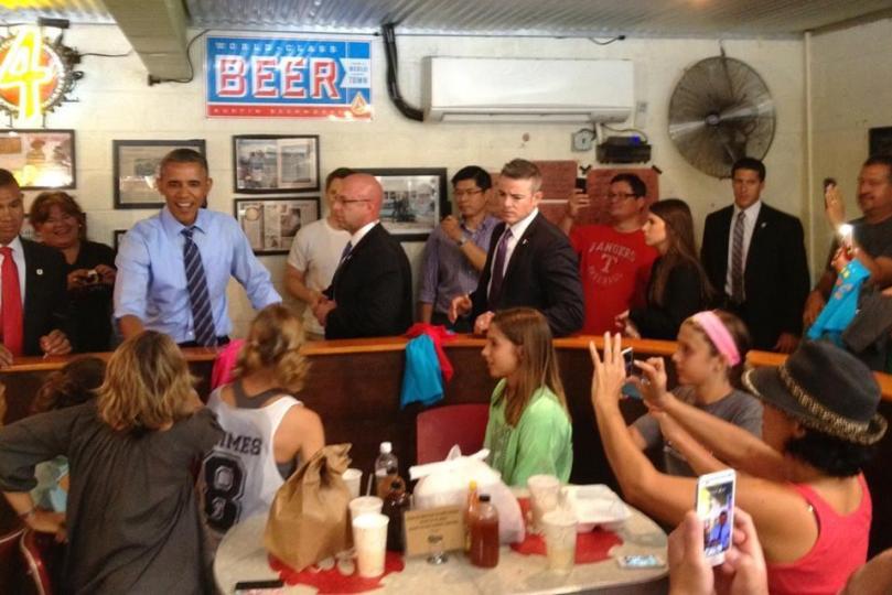 奥巴马烧烤店插队 为表歉意替顾客买单
