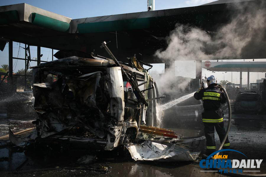 以色列南部城市加油站遭火箭弹袭击致人员重伤