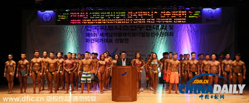 韩举办健美锦标赛 女汉子巾帼不让须眉与猛男同秀肌肉