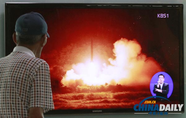 朝鲜向半岛东部海域发射100余枚火箭炮