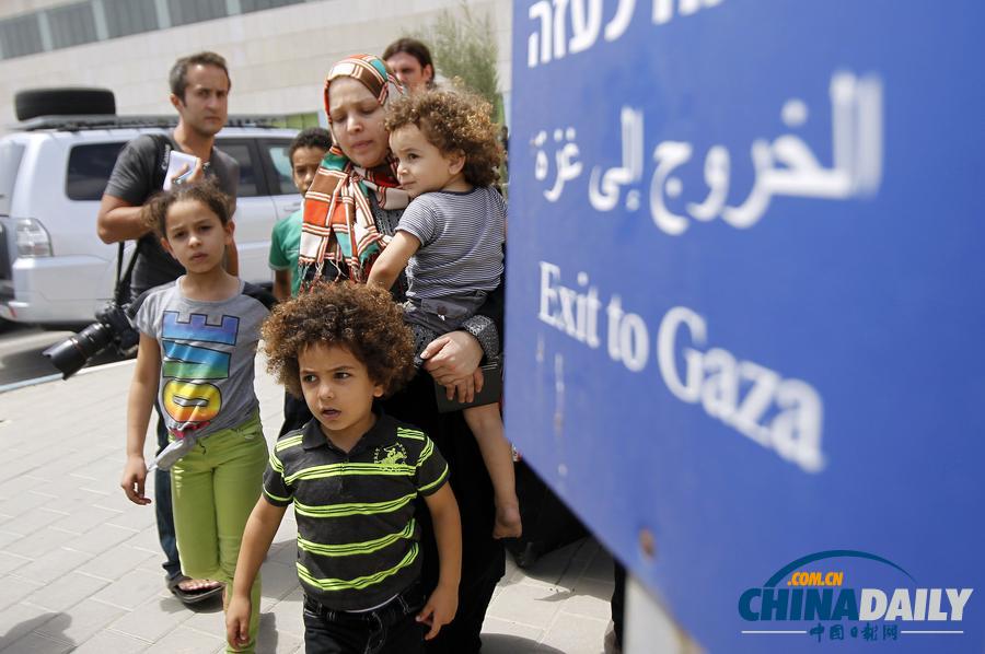 受到以色列警告 数千巴勒斯坦人紧急逃离加沙