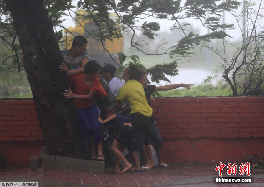 台风“威马逊”席卷菲律宾 33万人撤离避难（高清组图）