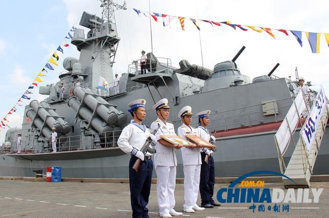 越南海军第二海区接收两艘国产导弹快艇 举行升旗仪式