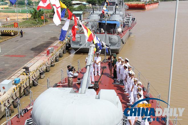 越南海军第二海区接收两艘国产导弹快艇 举行升旗仪式