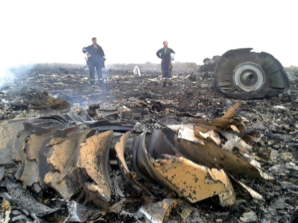 俄媒称一架马来西亚客机在乌克兰坠毁