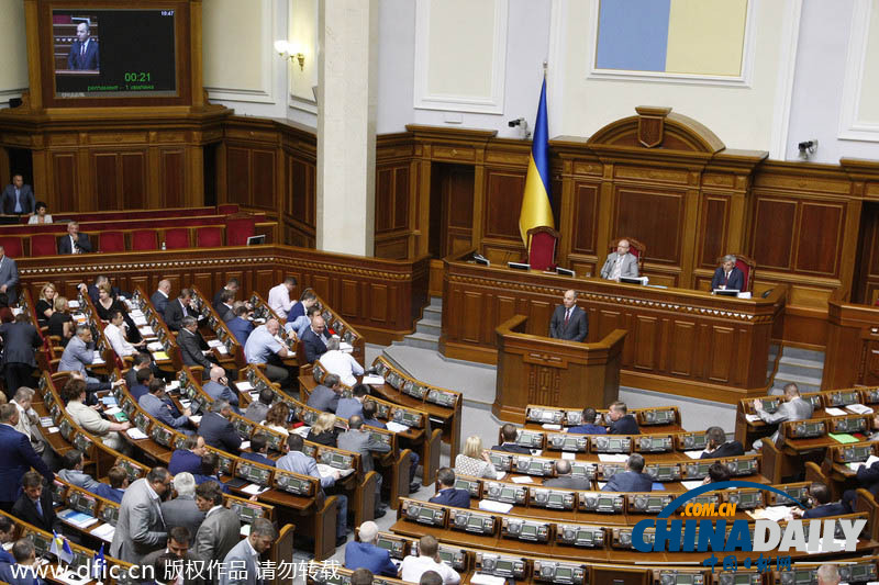 乌克兰议会批准局部动员总统令 议员上演“全武行”