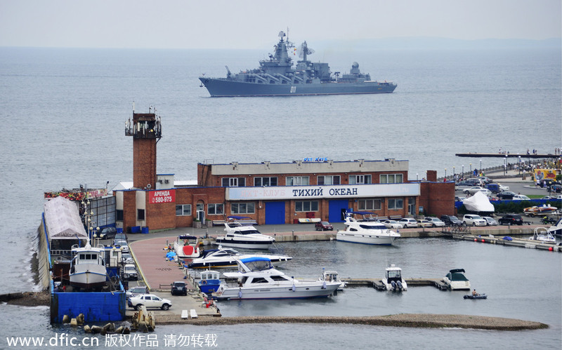 俄罗斯军队举行海军日阅兵彩排 鱼雷登陆舰亮相