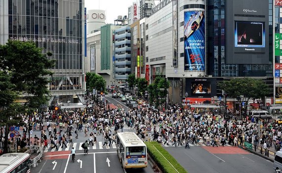日本进入智能手机和“低头走路”时代