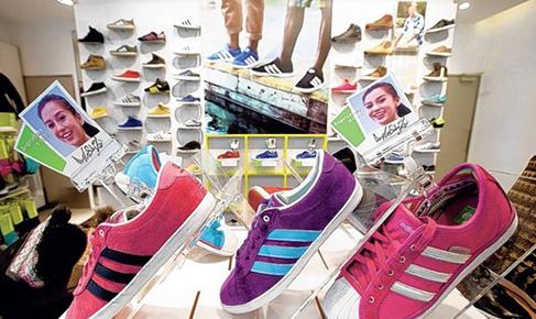 越媒：耐克和阿迪达斯等鞋包生产商正将订单从中国转向越南