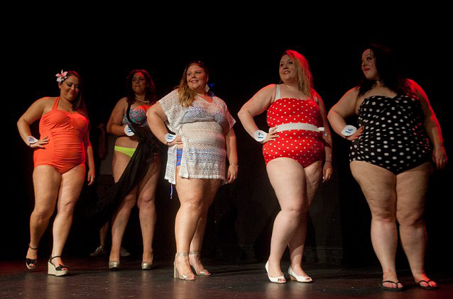 英30位胖妞参加选美比赛自信秀身材