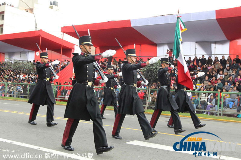 秘鲁阅兵庆祝独立193周年 多国士兵亮相超吸睛