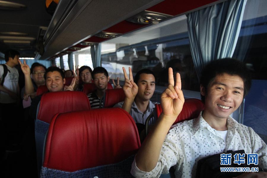 79名中国公民安全撤离利比亚抵达希腊（组图）