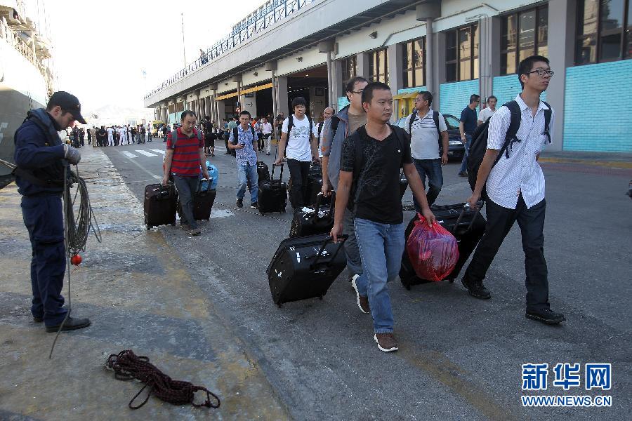 79名中国公民安全撤离利比亚抵达希腊（组图）