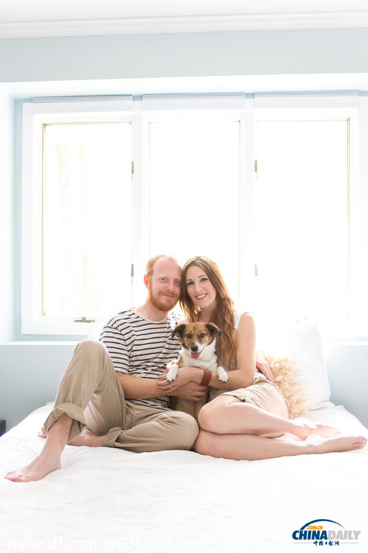 美国夫妇让宠物狗扮婴儿 拍摄经典宝宝写真超萌