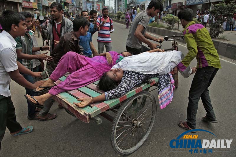 孟加拉国警察暴力驱散服装厂绝食工人