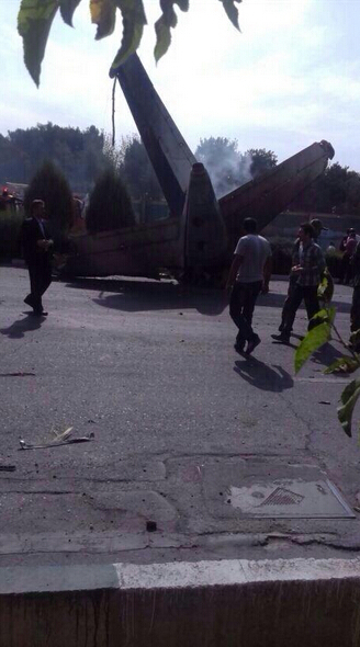 伊朗客机坠毁致48人丧生 或因发动机失灵（图）