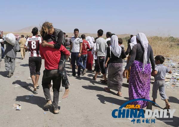 美军空袭ISIS 伊雅兹迪教派难民脱困逃往叙利亚