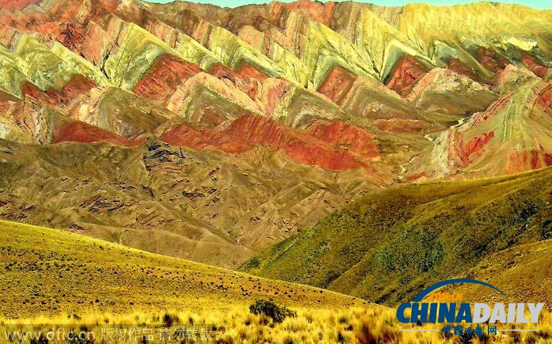 阿根廷神奇七色山 颜色多彩可辨宛如水彩画
