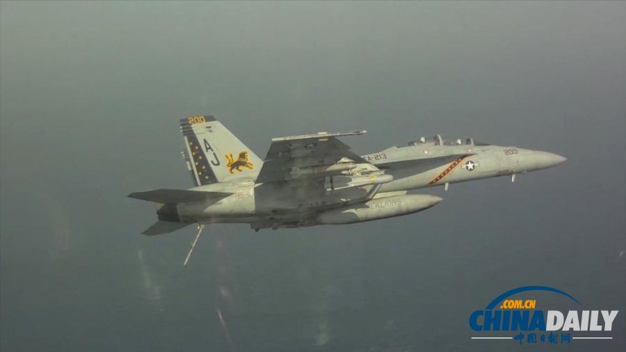 美军“超级大黄蜂”战机空中加油