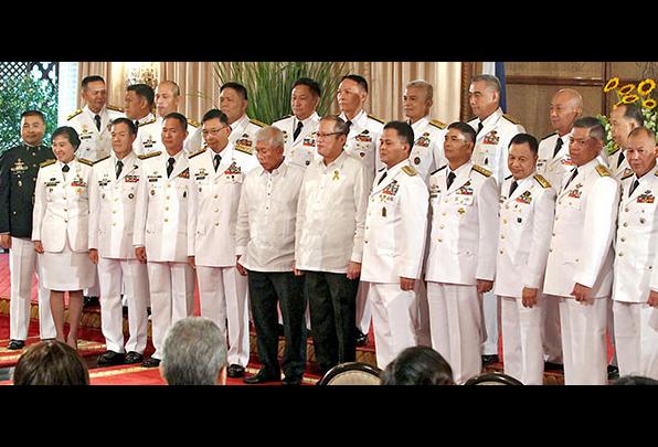 菲武装部队参谋长及20名新晋升将军在总统见证下宣誓就职