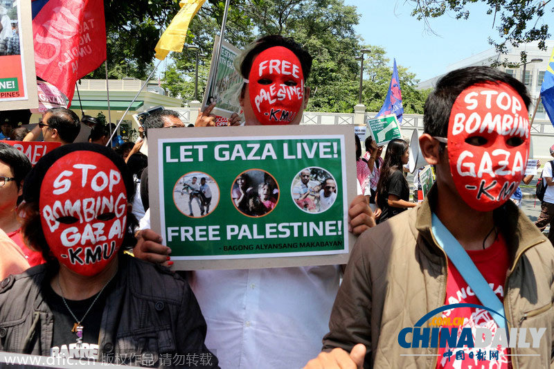 菲示威者戴红色面具抗议以色列进攻加沙