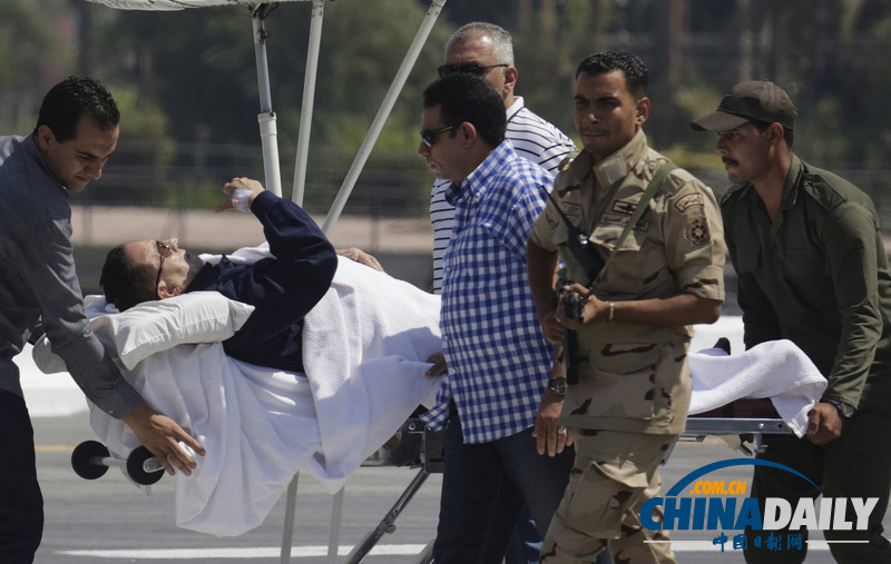 埃及审理穆巴拉克涉嫌谋杀案 支持者示威