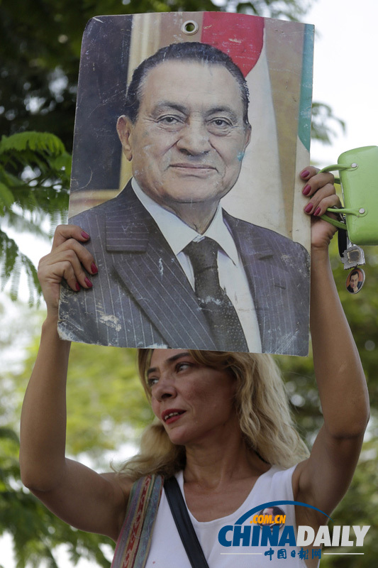埃及审理穆巴拉克涉嫌谋杀案 支持者示威