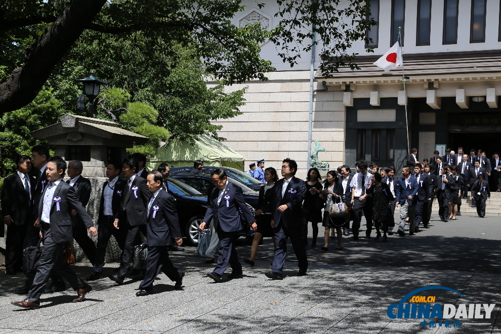 日本阁僚、议员参拜靖国神社