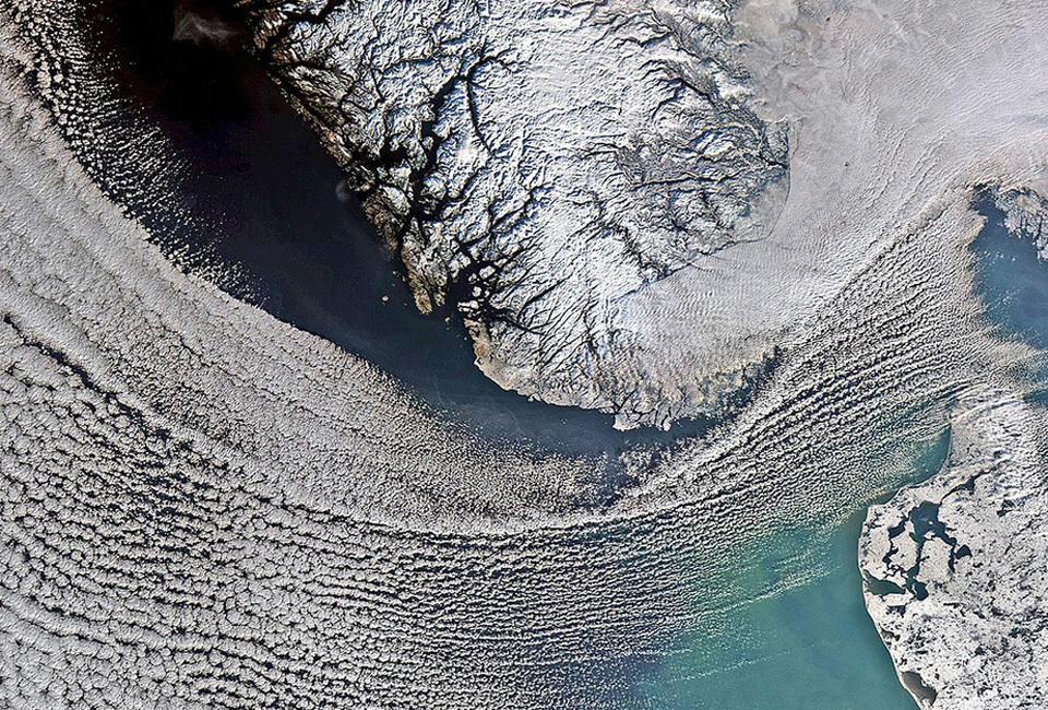 欧洲太空总署拍摄地球地貌 北极上空云群横扫(高清组图)