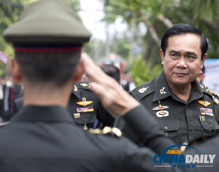 泰国陆军司令巴育当选临时总理 视察第21步兵团