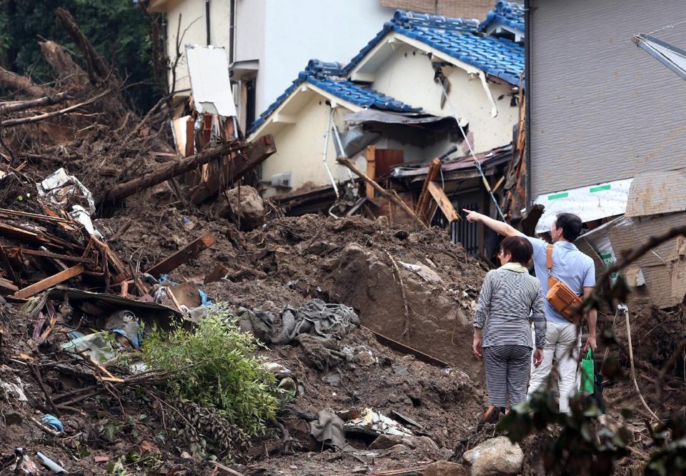 日本广岛洪灾增至50人死亡 安倍取消灾区视察