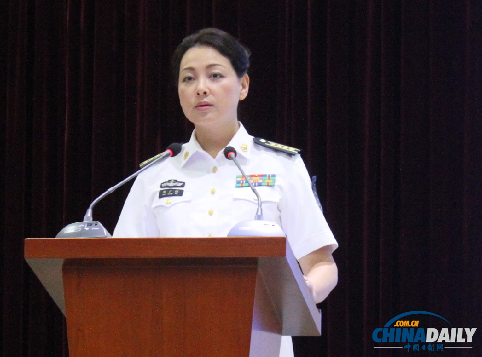 中国海军首位女发言人邢广梅亮相