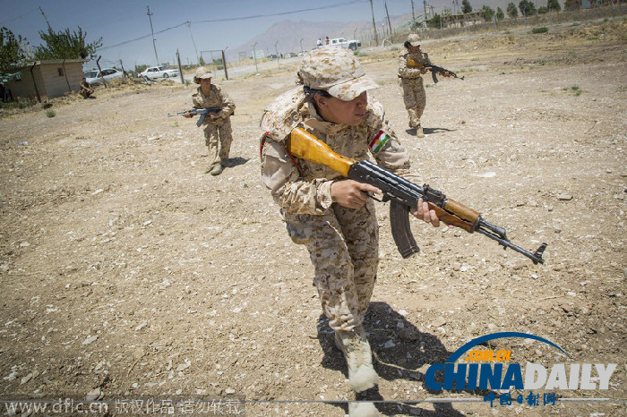 探访伊库尔德武装女兵训练基地 上阵杀敌巾帼不让须眉