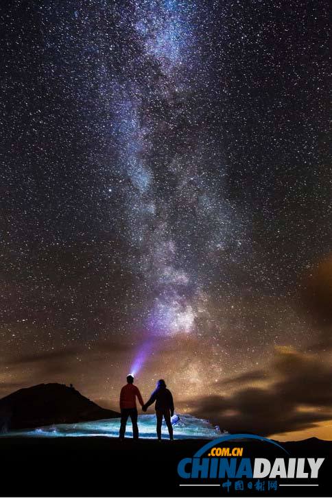 英国摄影师三年磨一剑 终拍得灿烂银河