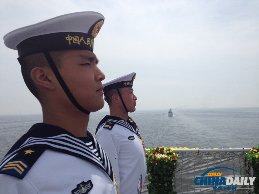 中国海军举行甲午战争120周年海上祭奠仪式