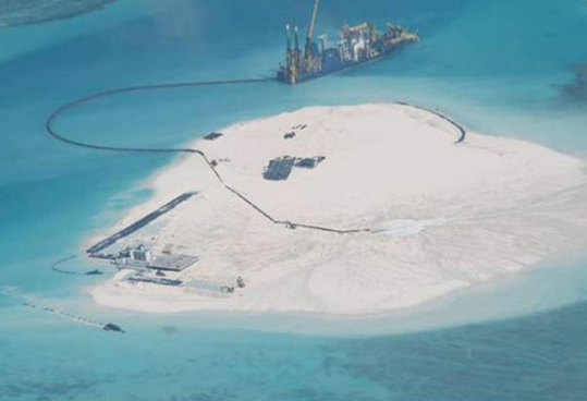 菲媒：中国在赤瓜礁上建海港