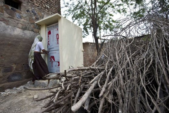 印度村庄少女野外如厕遭奸杀 NGO为农民装厕所(图)