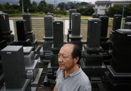 日本墓碑市场不景气 中国商人被迫歇业回国